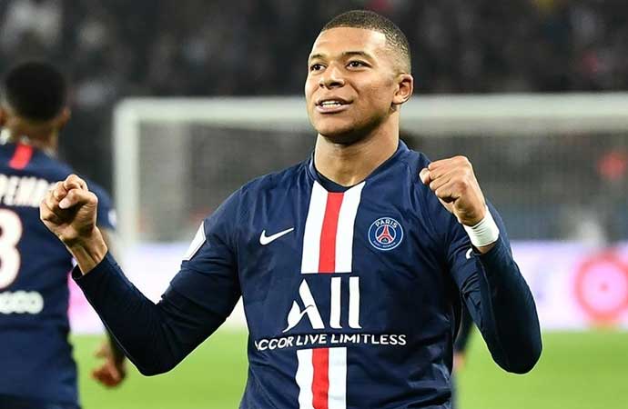 Kylian Mbappe özel izinle Real Madrid’e imzayı attı!