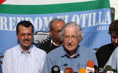 Noam Chomsky konuşma ve yürüme yetisini kaybetti