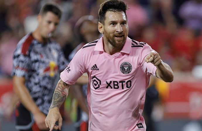 Lionel Messi futbolu bırakacağı kulübü açıkladı