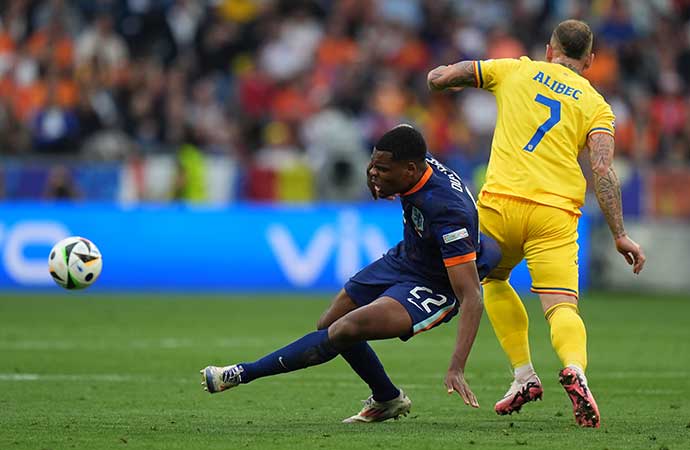 Hollanda 3 golle Çeyrek Final’de