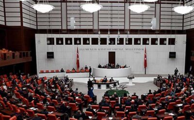 Öğretmenler nöbet tuttu, AKP 6 maddeyi kabul etti