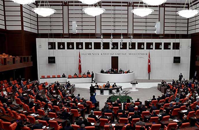 Öğretmenler nöbet tuttu, AKP 6 maddeyi kabul etti