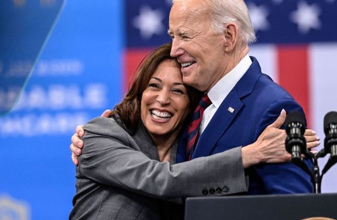 Yerini Harris’e bırakan Biden, bir ilkin peşinde