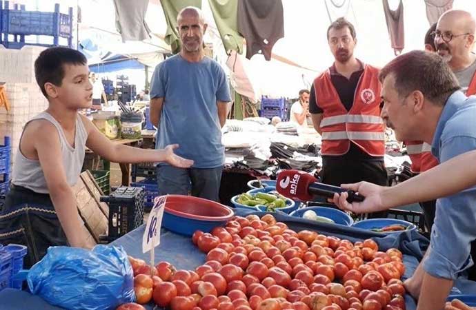 Pazarda çalışan 6. sınıf öğrencisi: Yaşıtlarım top oynuyor, ben evime ekmek parası götürüyorum