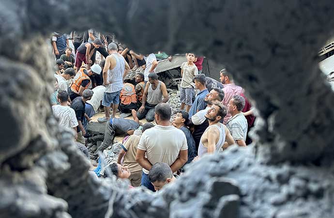 İsrail okul katliamlarına devam ediyor: En az 100 ölü! Macron’dan Arapça “Savaş durdurulmalı” çağrısı