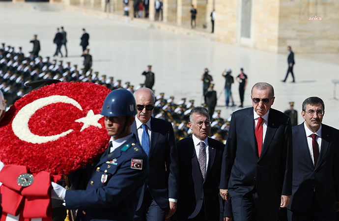 Zafer Bayramı’nda Anıtkabir’de “Erdoğan” sesleri: “Dede, baba, başkanım”