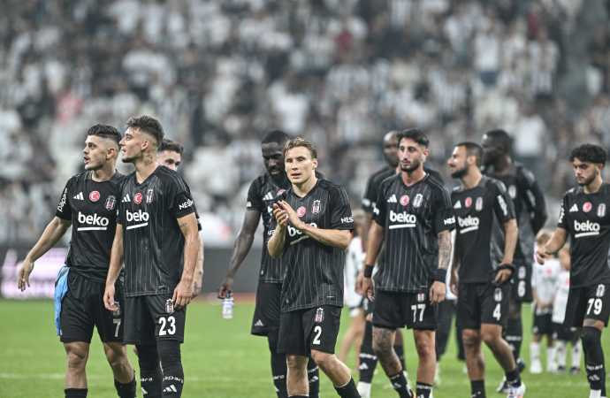 Beşiktaş’tan Türkiye’ye 5 gollü Zafer Bayramı hediyesi!