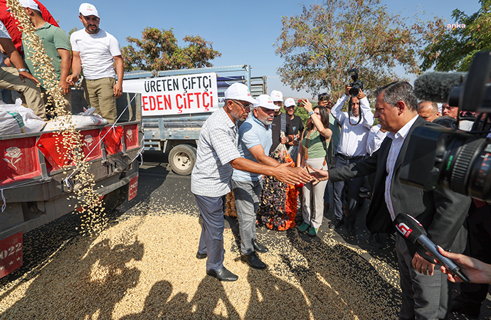 Özel’in yolunu kesen üreticiler, fıstığı yere döktü!