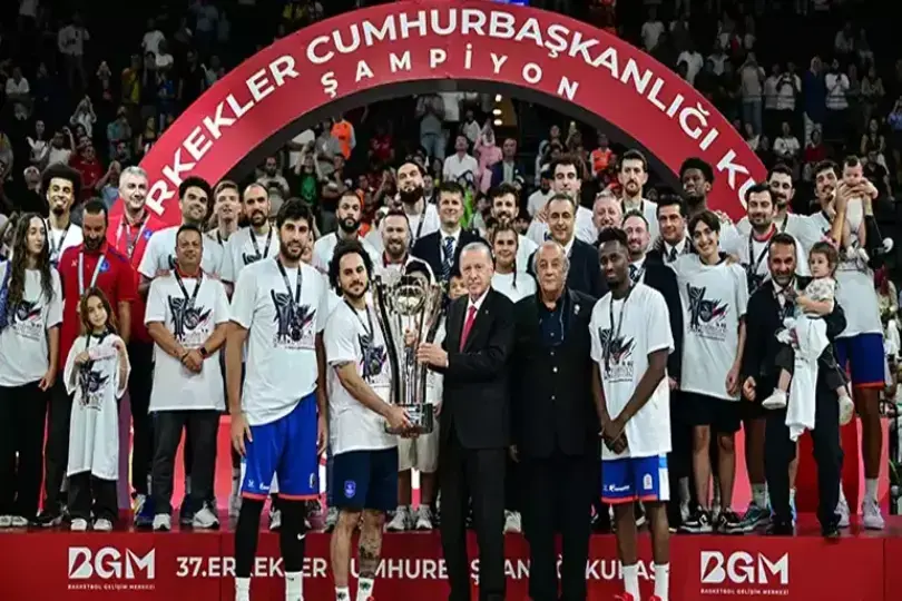 1 sayı farkla Cumhurbaşkanlığı Kupası Anadolu Efes’in