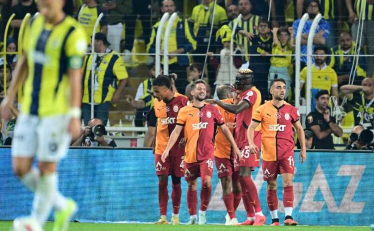 Fenerbahçe’nin rekorunu durduran Galatasaray, Kadıköy’den farkı açarak ayrıldı