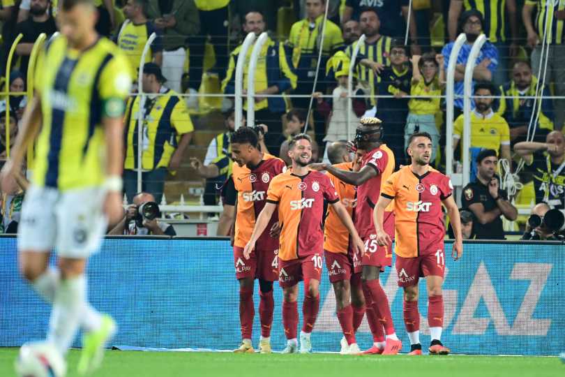 Fenerbahçe’nin rekorunu durduran Galatasaray, Kadıköy’den farkı açarak ayrıldı