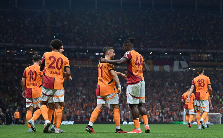 Galatasaray, derbi öncesi firesiz zirvede!