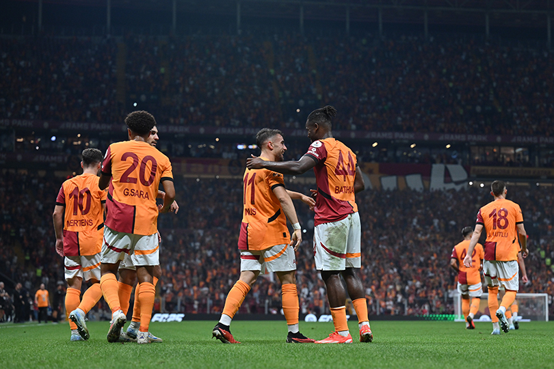 Galatasaray, derbi öncesi firesiz zirvede!