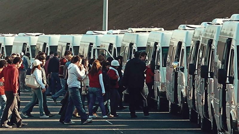 Memurlar, servis hizmetini geri kazandı