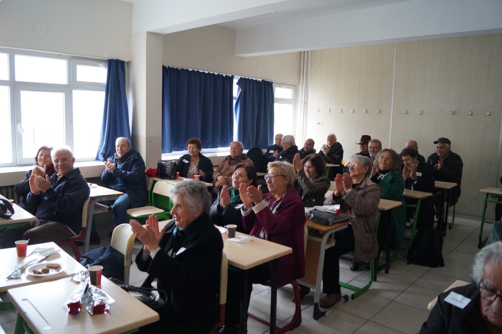 Başkent Lisesi’inde tarihi kutlama! Mezunlar 55 yıl sonra sıralarına oturdular